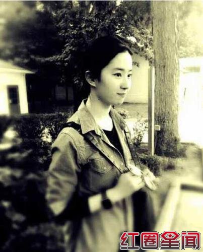 刘亦菲微博晒照被刘烨评你妹 刘亦菲素颜照片吓人是真的吗