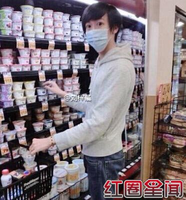 刘梓晨整容前素颜丑照曝光 刘梓晨骂战原因内幕图片