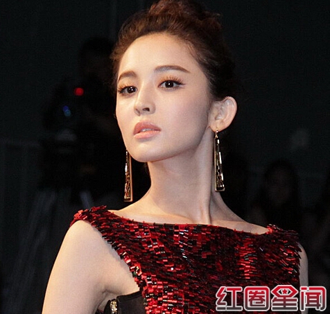 古力娜扎哭了不堪情史曝光 杨幂赵丽颖遭黑手是怎么回事