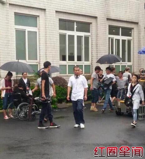 文章电影开机拍摄现场照片 陈赫小宋佳激情吻戏镜头曝光图片