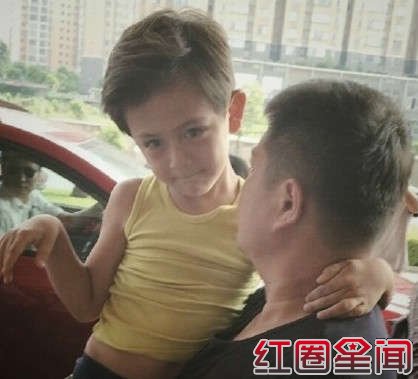 刘烨的儿子刘诺一最新发型曝光 刘诺一真的是混血儿吗图片