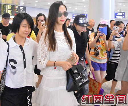 唐嫣身体不适是怎么回事?唐嫣穿薄纱裙唯美写真照片图片
