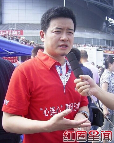 李佳明现在为什么不红了 李佳明在哪些节目当过主持人?_李佳明老婆和女儿图片