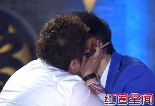 韩红强吻黄晓明大尺度照片曝光 韩红和黄晓明真实关系令人震惊图片