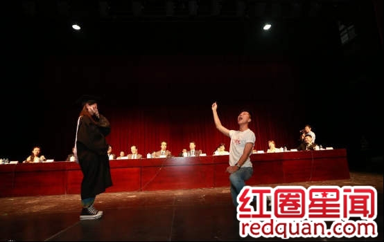 王雷女友李小萌私密情史遭扒 王雷求婚李小萌现场劲爆照片图片