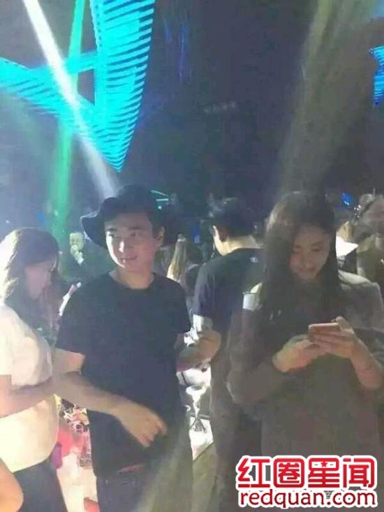 王思聪夜店一晚花20万是真的假的 王思聪夜店现场大尺度照片欣赏图片