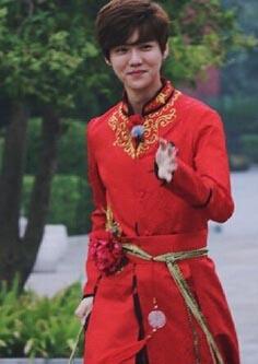 鹿晗家庭背景是富二代吗 鹿晗跑男片酬多少钱真相曝光_鹿晗个人资料出生背景图片