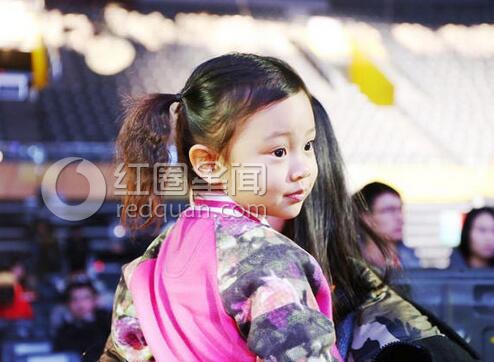 馨爷首登快乐大本营 小甜馨变淑女