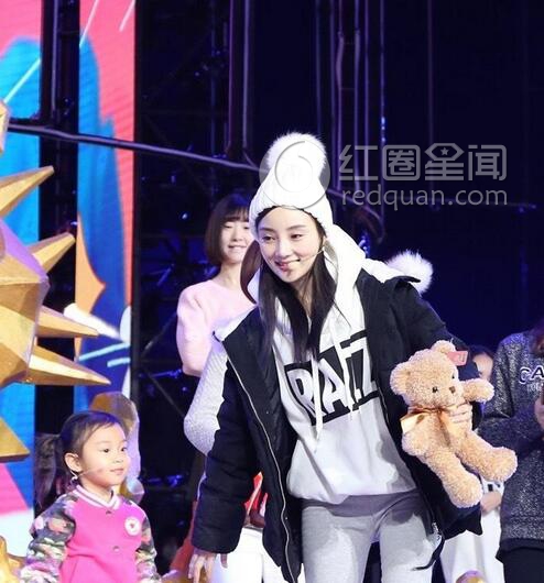 馨爷首登快乐大本营 小甜馨变淑女图片