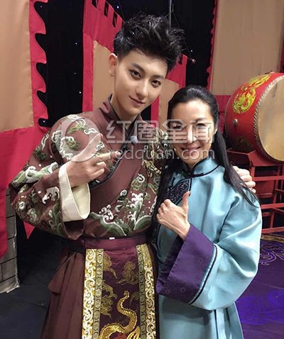 杨紫琼称黄子韬有礼貌 为什么黄子韬要解约