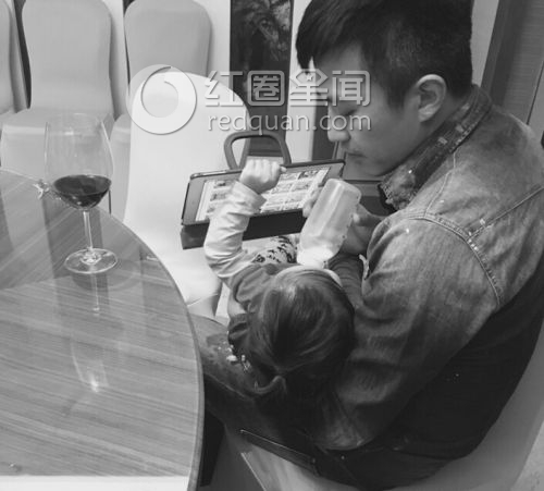 邓超给女儿小花喂奶正面照片曝光 盘点邓超孙俪孩子生活照图片