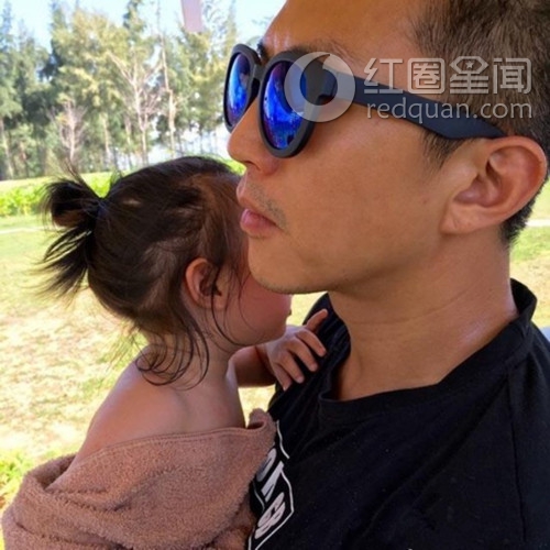 邓超给女儿小花喂奶正面照片曝光 盘点邓超孙俪孩子生活照图片