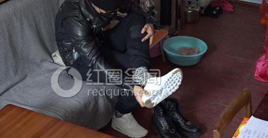 黄晓明现身青岛街头陪母亲逛街 黄晓明青岛初恋正面照片曝光图片