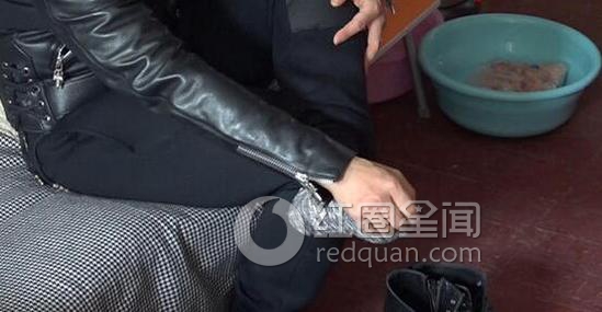 黄晓明现身青岛街头陪母亲逛街 黄晓明青岛初恋正面照片曝光图片