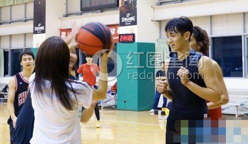 王大陆女友刘奕儿素颜美照曝光 刘奕儿是混血儿图片