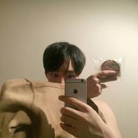爱自拍的霸气男生头像戴口罩动漫人物图片
