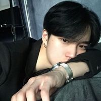慵懒阳光亲近人动漫男生头像图片