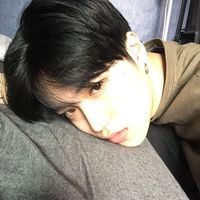 慵懒阳光亲近人动漫男生头像图片