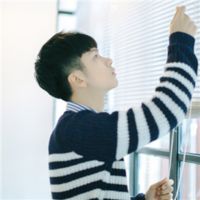 慵懒阳光亲近人动漫男生头像图片