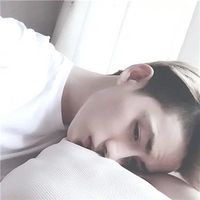 慵懒阳光亲近人动漫男生头像图片