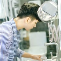 慵懒阳光亲近人动漫男生头像图片