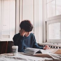阳光系帅气男生短发中分头像欧美图片