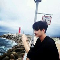 温暖的像阳光的帅气可以用的男生头像图片