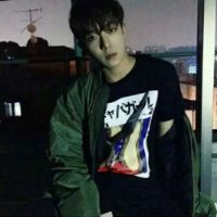 帅气阳光系帅气男生头像维吾尔图片