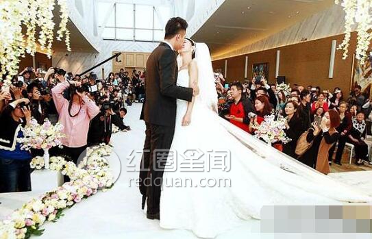 王雷李小萌婚纱照 王雷李小萌生活照图片