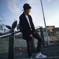 神游在自己世界的听音乐的漫画男生头像图片