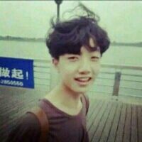 会玩的韩系学生头像男生头像背影图片