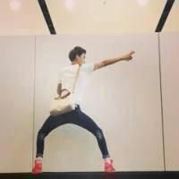 会玩的韩系学生头像男生头像背影图片