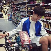 会玩的韩系学生头像男生头像背影图片