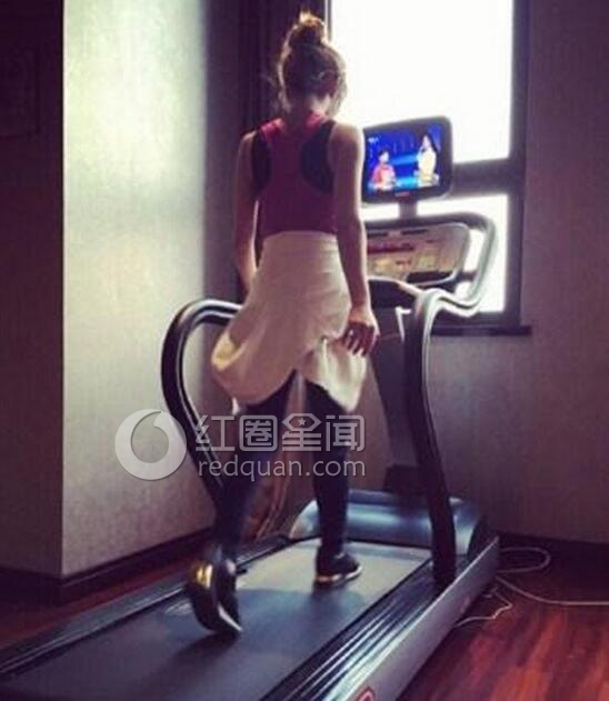 李念怎么那么爱炫富 李念穿比基尼照片图片