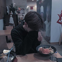 动漫男生红色冷漠头像图片