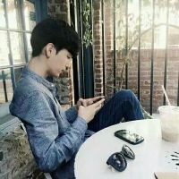 带忧郁气质的伤感好看图像头像男生霸气图片
