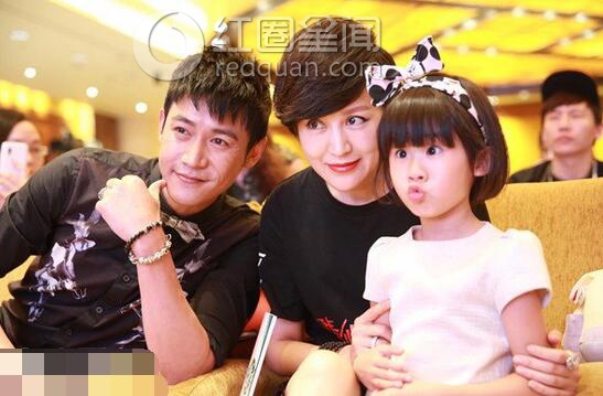 陆毅鲍蕾一家四口照片曝光 陆毅晒两女儿近照图片