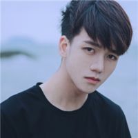 精选帅气韩系男生笑黑化头像图片