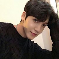 精选帅气韩系男生笑黑化头像图片