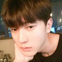 精选帅气韩系男生笑黑化头像图片