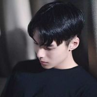 精选帅气韩系男生笑黑化头像图片