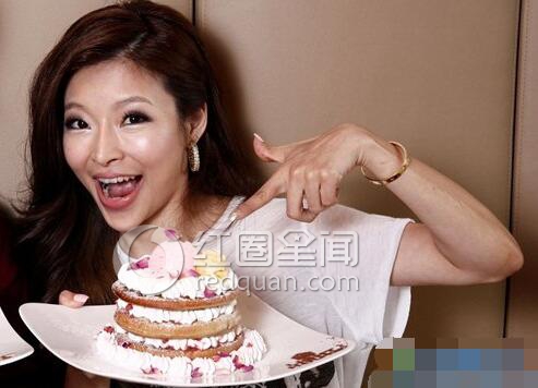 李爱绮承认整容了吗 胸部罩杯从C变E图片
