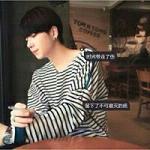 半身男生蓝衣服头像图片