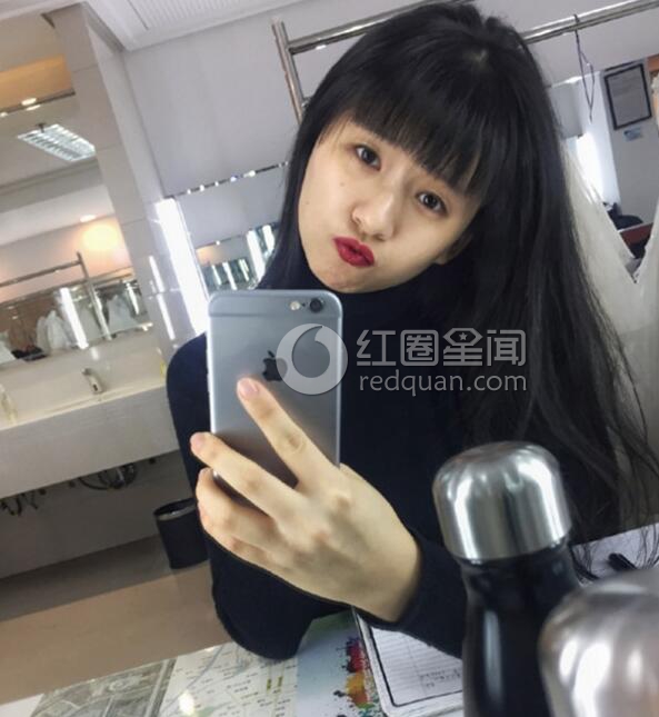 小彩旗喜欢的大叔是谁 小彩旗胸大吗