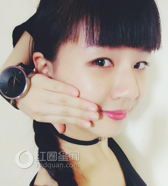 小彩旗喜欢的大叔是谁 小彩旗胸大吗图片