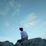 一个人海边头像哭的撕心裂肺的头像男生真人头像图片