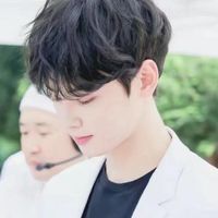 阳光的微信头像男生大气成熟低调图片
