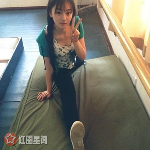 校花黄灿灿和男友热吻被扒 为什么现如今的黄灿灿变得越来越丑