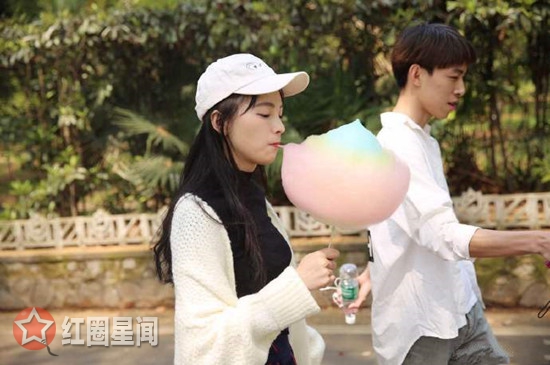 校花黄灿灿和男友热吻被扒 为什么现如今的黄灿灿变得越来越丑