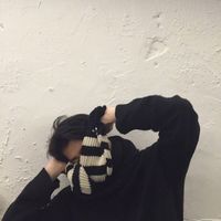 最新的可爱男生伤感头像图片带字图片